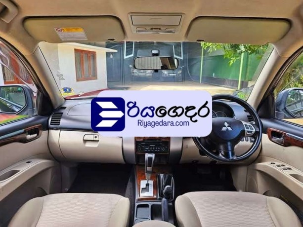mitsubishi-montero-sport-2011-suv-big-1