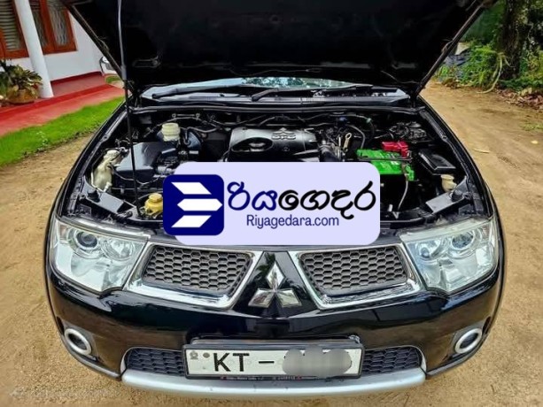 mitsubishi-montero-sport-2011-suv-big-5