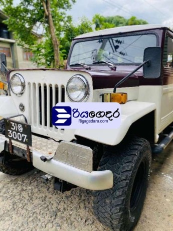 mitsubishi-4dr5-1979-suv-big-2
