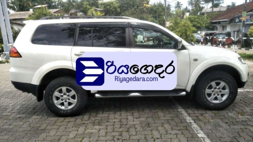 mitsubishi-montero-sport-2012-suv-big-1