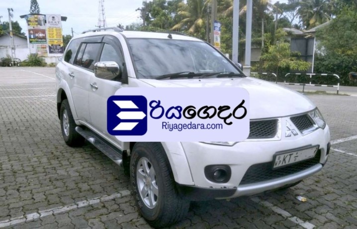 mitsubishi-montero-sport-2012-suv-big-0