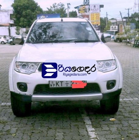 mitsubishi-montero-sport-2012-suv-big-2
