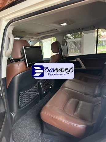toyota-land-cruiser-sahara-vx-v8-2017-suv-big-3