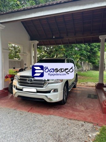 toyota-land-cruiser-sahara-vx-v8-2017-suv-big-0