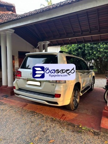 toyota-land-cruiser-sahara-vx-v8-2017-suv-big-2