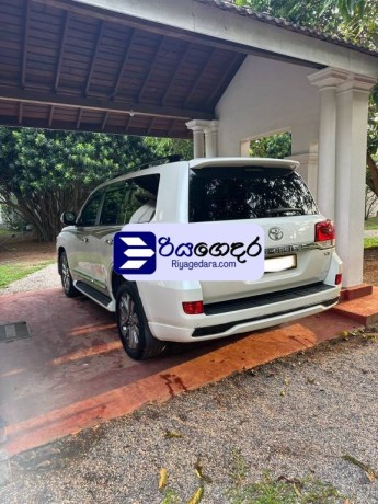 toyota-land-cruiser-sahara-vx-v8-2017-suv-big-1