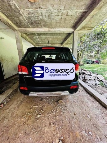 kia-sorento-2011-suv-big-5