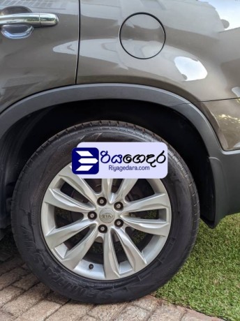 kia-sorento-2011-suv-big-4