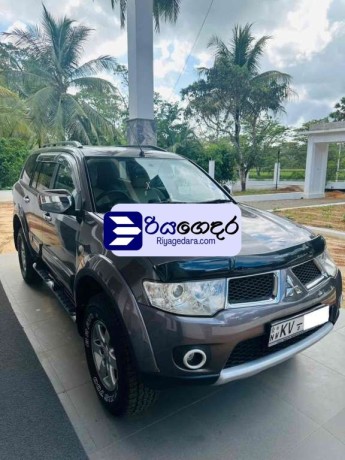 mitsubishi-montero-sport-2011-suv-big-1