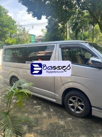 toyota-kdh-2015-van-big-1
