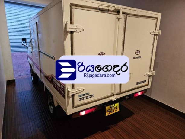 toyota-townace-2002-lorry-big-4