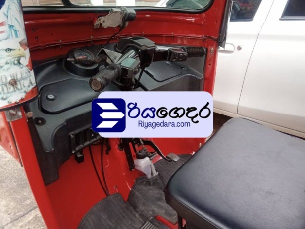 bajaj-re-4-stroke-2010-three-wheel-big-5