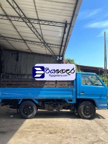 isuzu-nkr-58e-1991-lorry-big-3