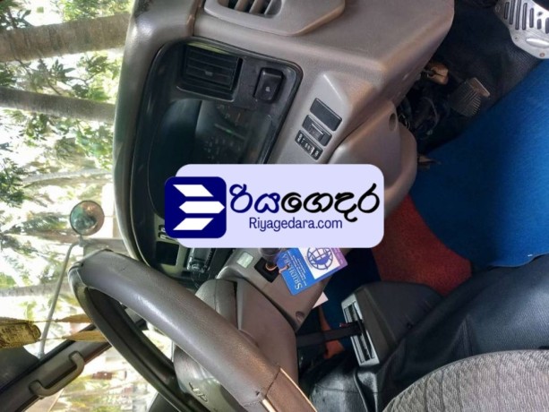 nissan-2006-nissan-2000-van-big-5