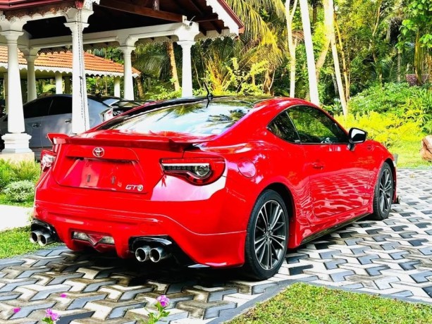 toyota-gt86-2014-big-8