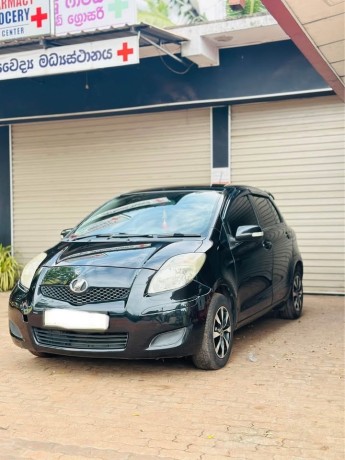 toyota-vitz-2008-big-0