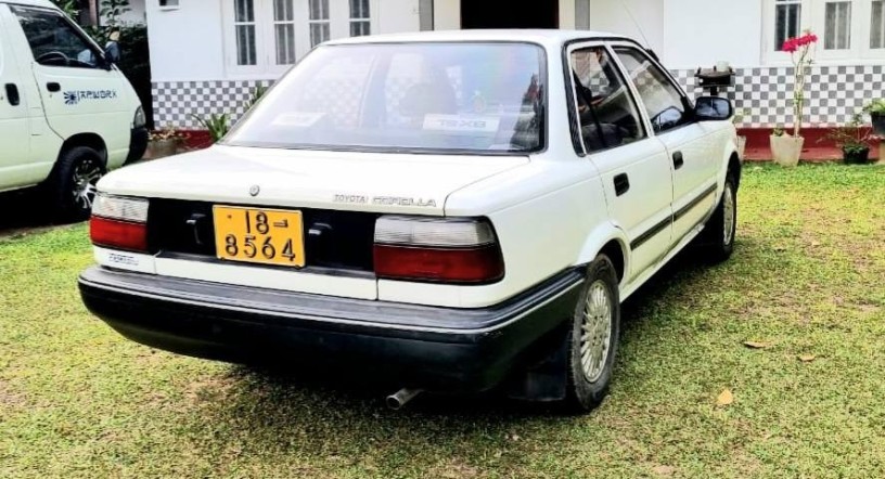 toyota-corolla-ee90-big-1