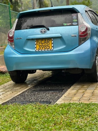 toyota-aqua-s-limited-2013-big-0