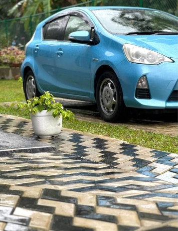 toyota-aqua-s-limited-2013-big-3