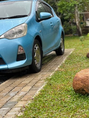 toyota-aqua-s-limited-2013-big-2