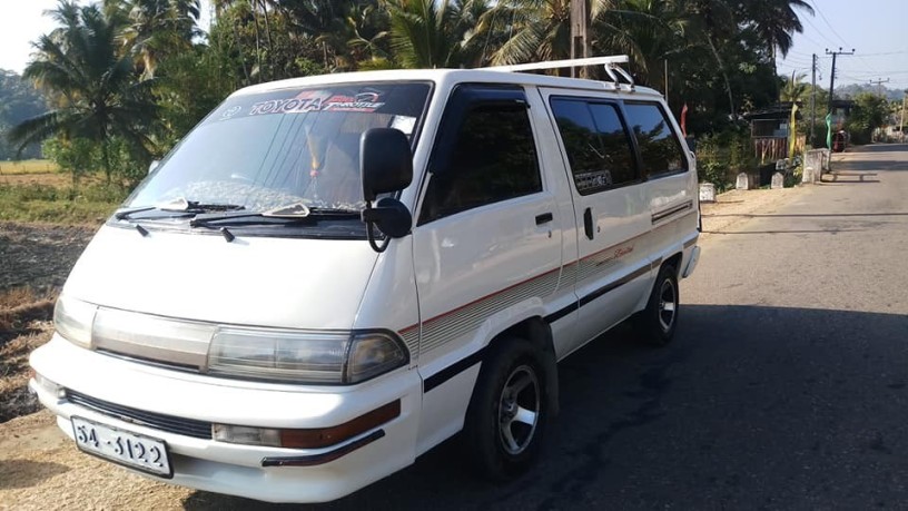 toyota-townace-cr27-flat-roof-big-0