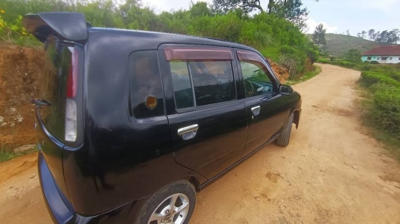 nissan-cube-wogon-1999-big-4