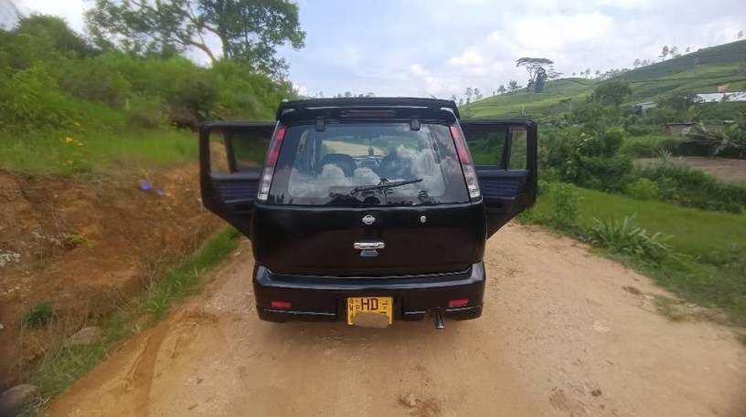 nissan-cube-wogon-1999-big-2