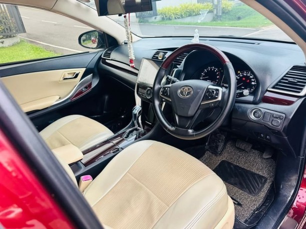 toyota-premio-g-superior-2016-big-8