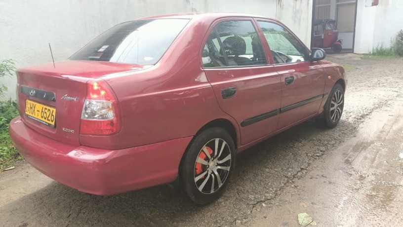hyundai-accent-2004-big-3