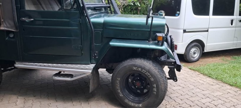 mitshbishi-4dr5-jeep-1980-big-1