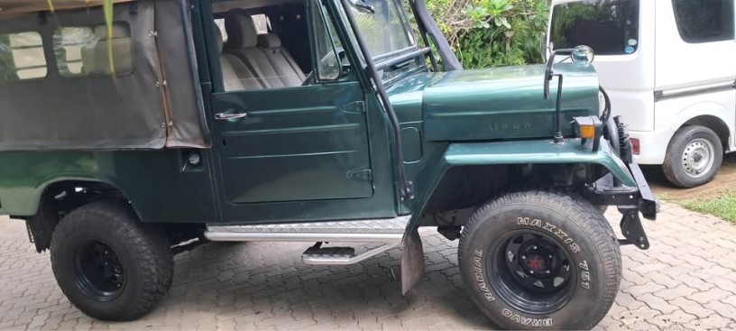 mitshbishi-4dr5-jeep-1980-big-9