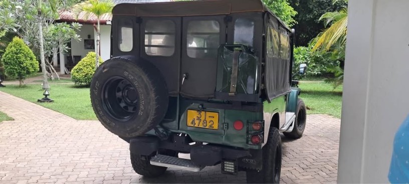 mitshbishi-4dr5-jeep-1980-big-8