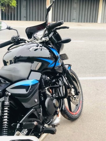 pulsar-200cc-2008-big-3