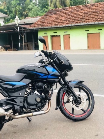 pulsar-200cc-2008-big-7