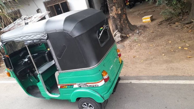 bajaj-re-big-1