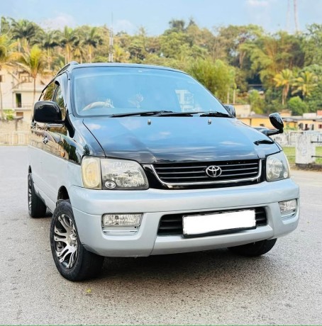 toyota-noah-original-diesel-2003-big-1