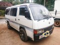 nissan-caravan-1995-small-4