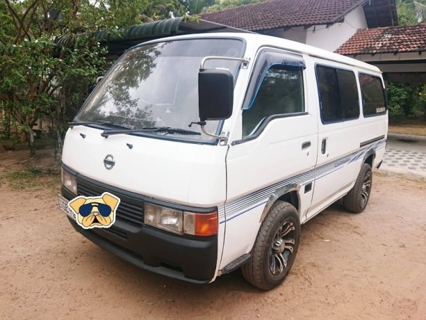 nissan-caravan-1995-big-5
