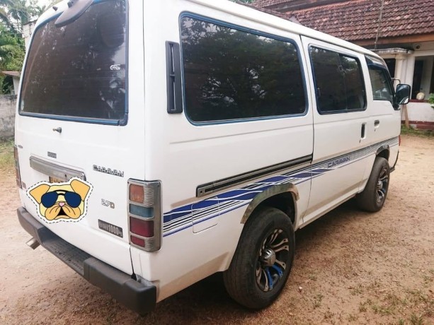 nissan-caravan-1995-big-3