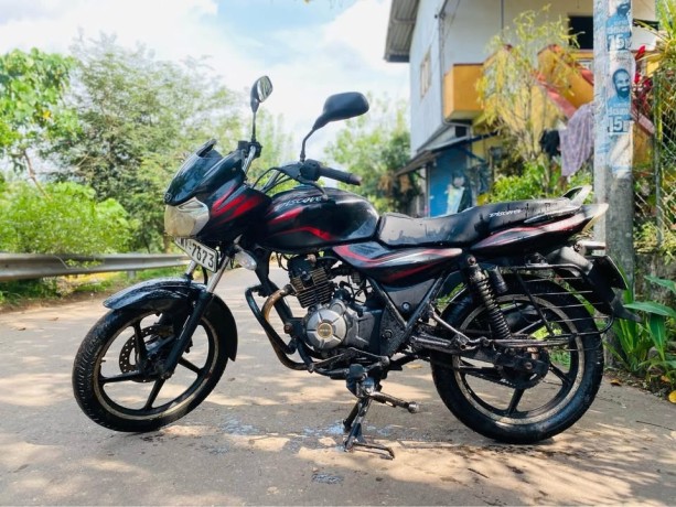 bajaj-discover-150cc-big-2