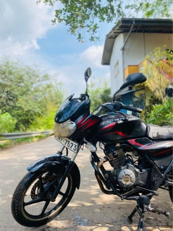bajaj-discover-150cc-big-1