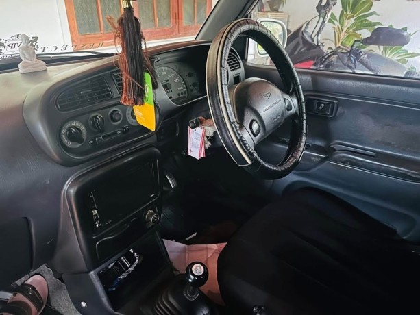 daihatsu-mira-2001-big-3