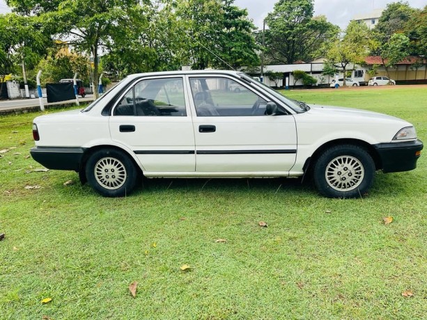 toyota-corolla-ee90-1990-big-2