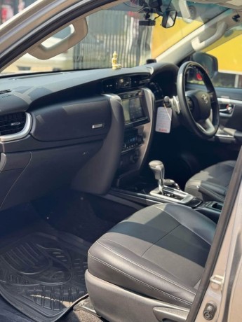 toyota-fortuner-2016-big-9