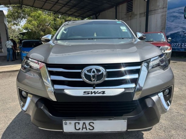 toyota-fortuner-2016-big-1