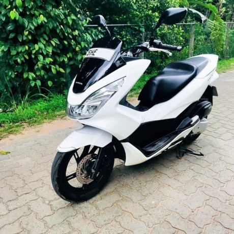 honda-pcx-125-big-0