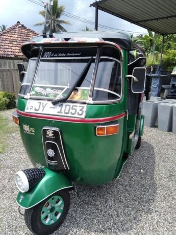 bajaj-three-wheeler-big-1