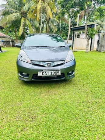 honda-fit-shuttle-gp2-big-0