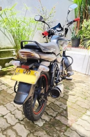 bajaj-discover-100cc-big-2