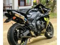 yamaha-r1-small-3